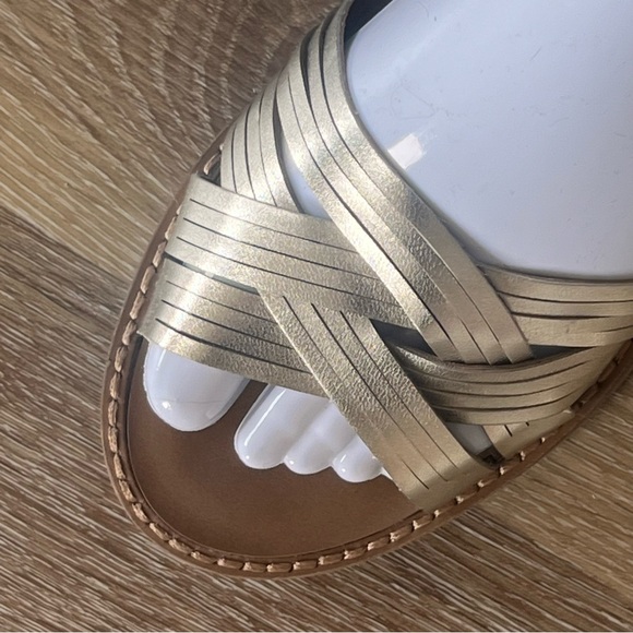NEW Dolce Vita Gold Sandals - Picture 14 of 16
